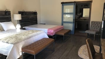Tabla de planchar con plancha, wifi gratis y ropa de cama