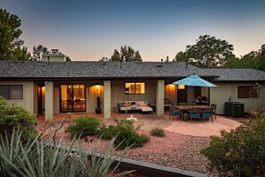 Outdoor dining - The Great Escape! Modern, Secluded Retreat! S081 (Sedona)