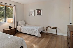 3 bedrooms, desk, laptop workspace, iron/ironing board