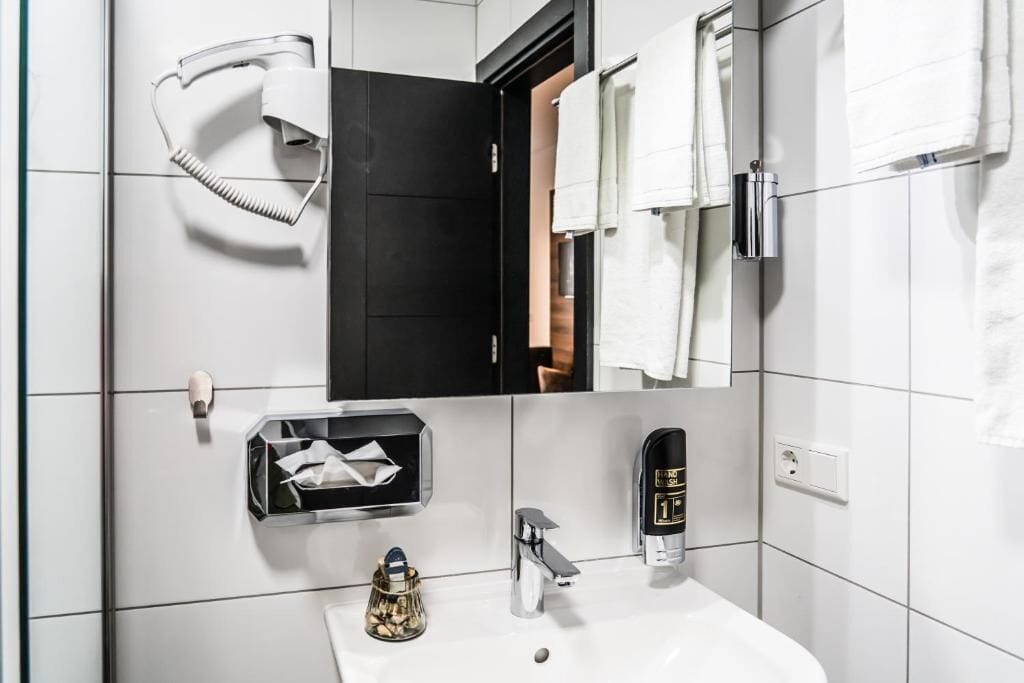 shower, hair dryer, heated floors, towels