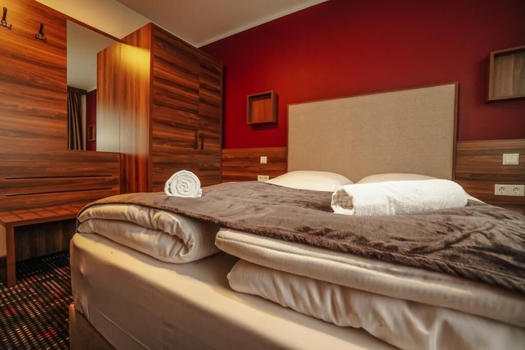 minibar, desk, free wifi, bed sheets