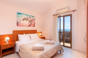 3 bedrooms, iron/ironing board, travel cot, free WiFi - Maroulas Villa Stavros, Private Pool, BBQ & Panoramic SeaViews (Rethymno)