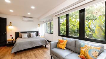 4 bedrooms, in-room safe, iron/ironing board, travel crib