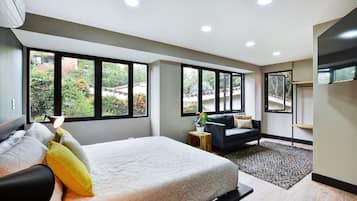 4 bedrooms, in-room safe, iron/ironing board, free WiFi