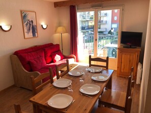 TV - 2-room apartment with balcony, near cable cars for 6 people (Saint-Gervais-les-Bains)