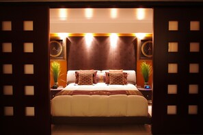 2 chambres, coffres-forts dans les chambres, bureau