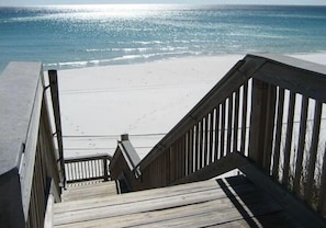 Property grounds - Family-Friendly First Floor Condo | Private Beach + FREE Beach Chairs (Santa Rosa Beach)