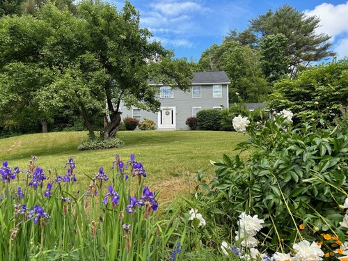 Family Waves with beach on Lake Winnipesaukee!