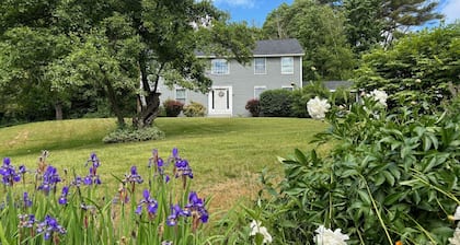 Family Waves with beach on Lake Winnipesaukee!