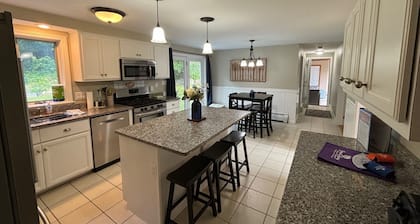 Family Waves with beach on Lake Winnipesaukee!