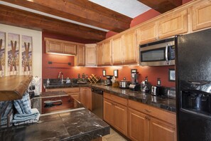 冰箱、微波炉、炉灶、洗碗机