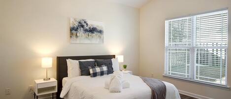 3 slaapkamers, een strijkplank/strijkijzer, wifi, beddengoed