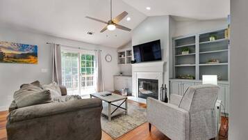 TV, fireplace