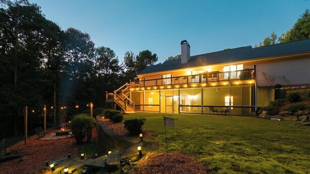 Exterior - Sleeps 12 in  Innsbruck cabin near downtown Helen. (Helen)