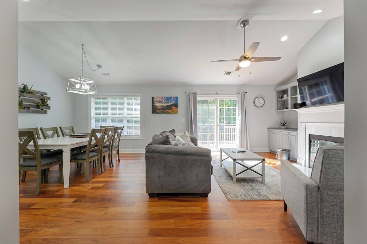 Télévision, cheminée