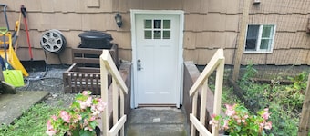 Private and spacious apartment close to Cornell in quiet residential area.