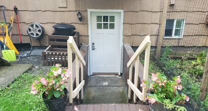Private and spacious apartment close to Cornell in quiet residential area.