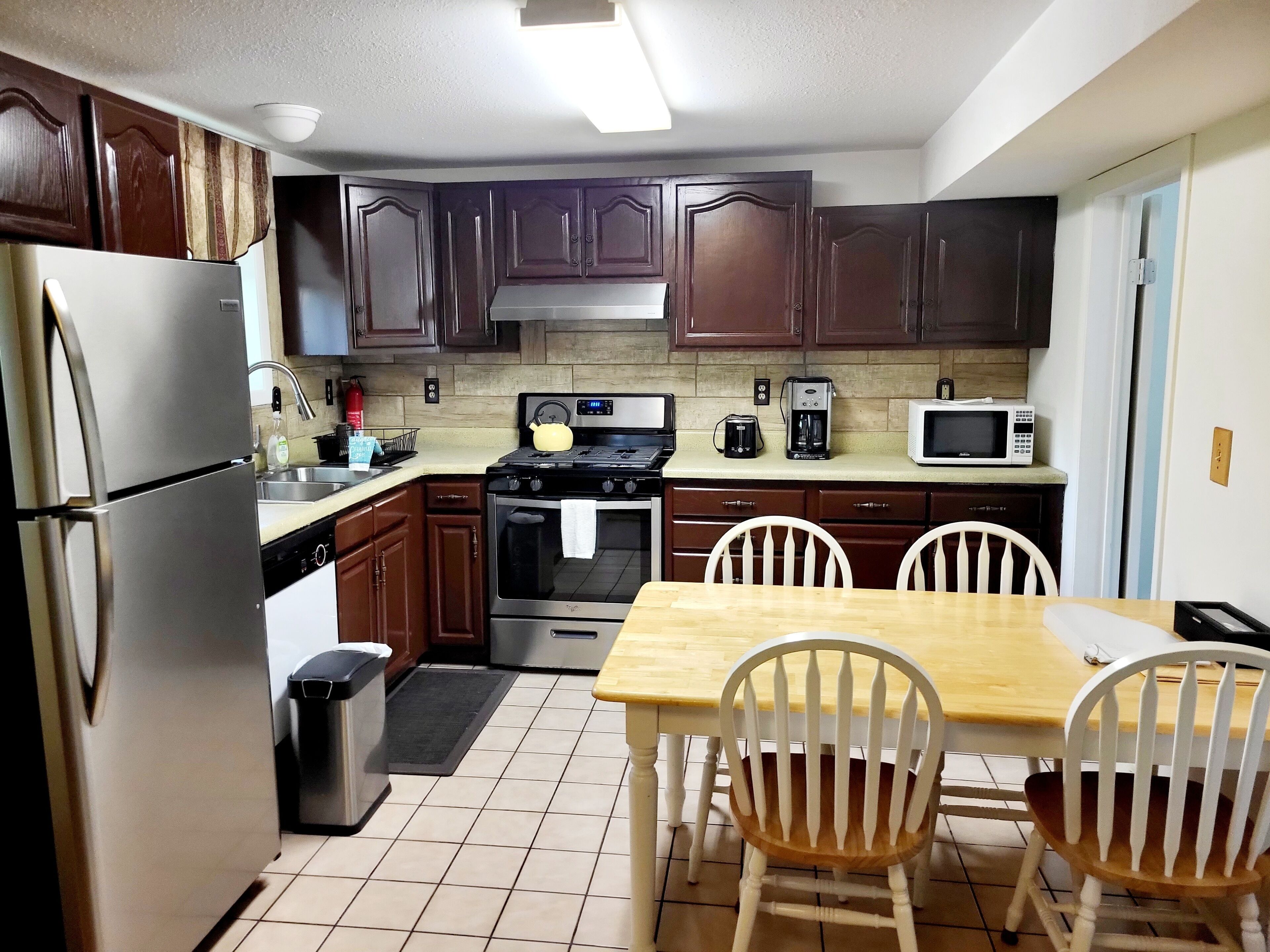 雪櫃、微波爐、焗爐、爐具