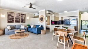 Apartment | In-room dining - Whitsunday East 1106 on Hamilton Island (Whitsundays)