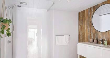 2 Spacious Resort 1BR Pool-Tennis-Gym & FREE Parkg