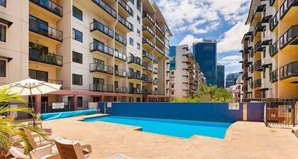 2 Spacious Resort 1BR Pool-Tennis-Gym & FREE Parkg