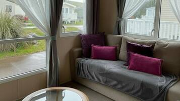 30-inch TV with digital channels, fireplace