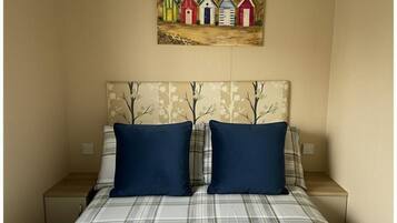 3 bedrooms, bed sheets