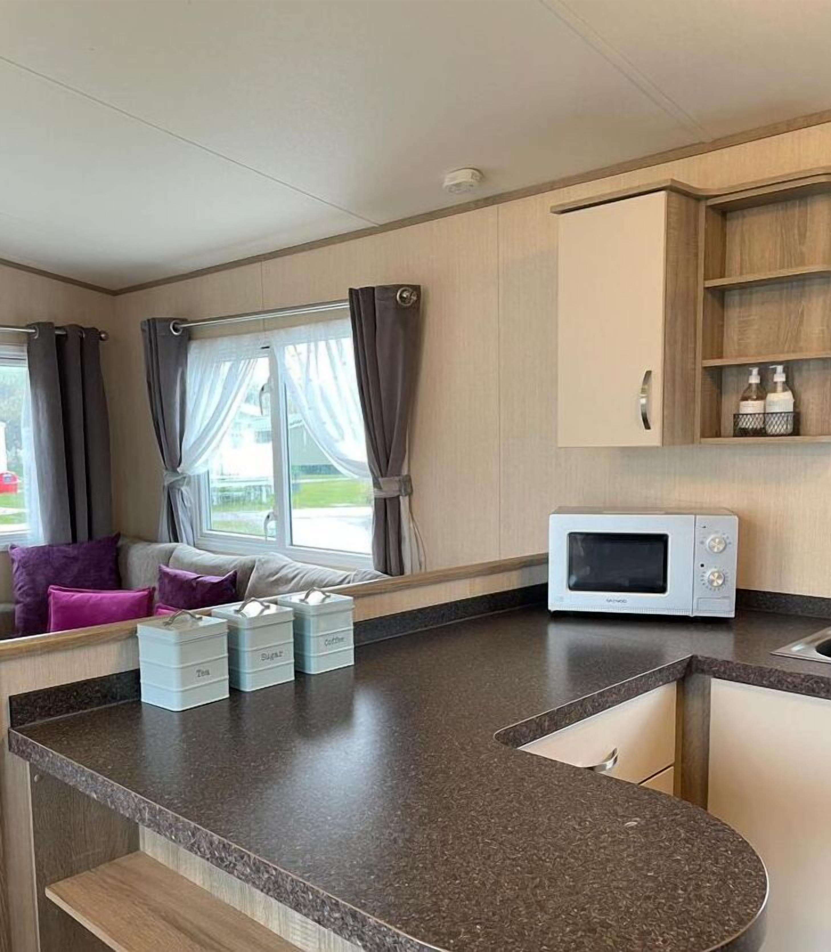 Cabin | Dapur peribadi | Peti sejuk, ketuhar gelombang mikro, ketuhar, dapur 