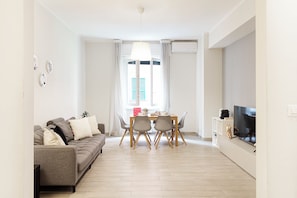 Apartamento conforto | Área de estar | TV 35 cm com canais digitais