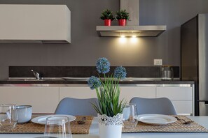 Appartamento | Cucina privata | Frigorifero con congelatore, piano cottura, lavastoviglie