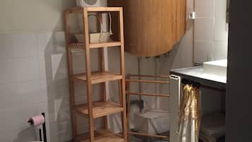 Dusche, Haartrockner, Seife, Toilettenpapier