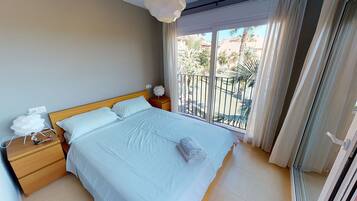 3 dormitorios, tabla de planchar con plancha, wifi gratis y ropa de cama