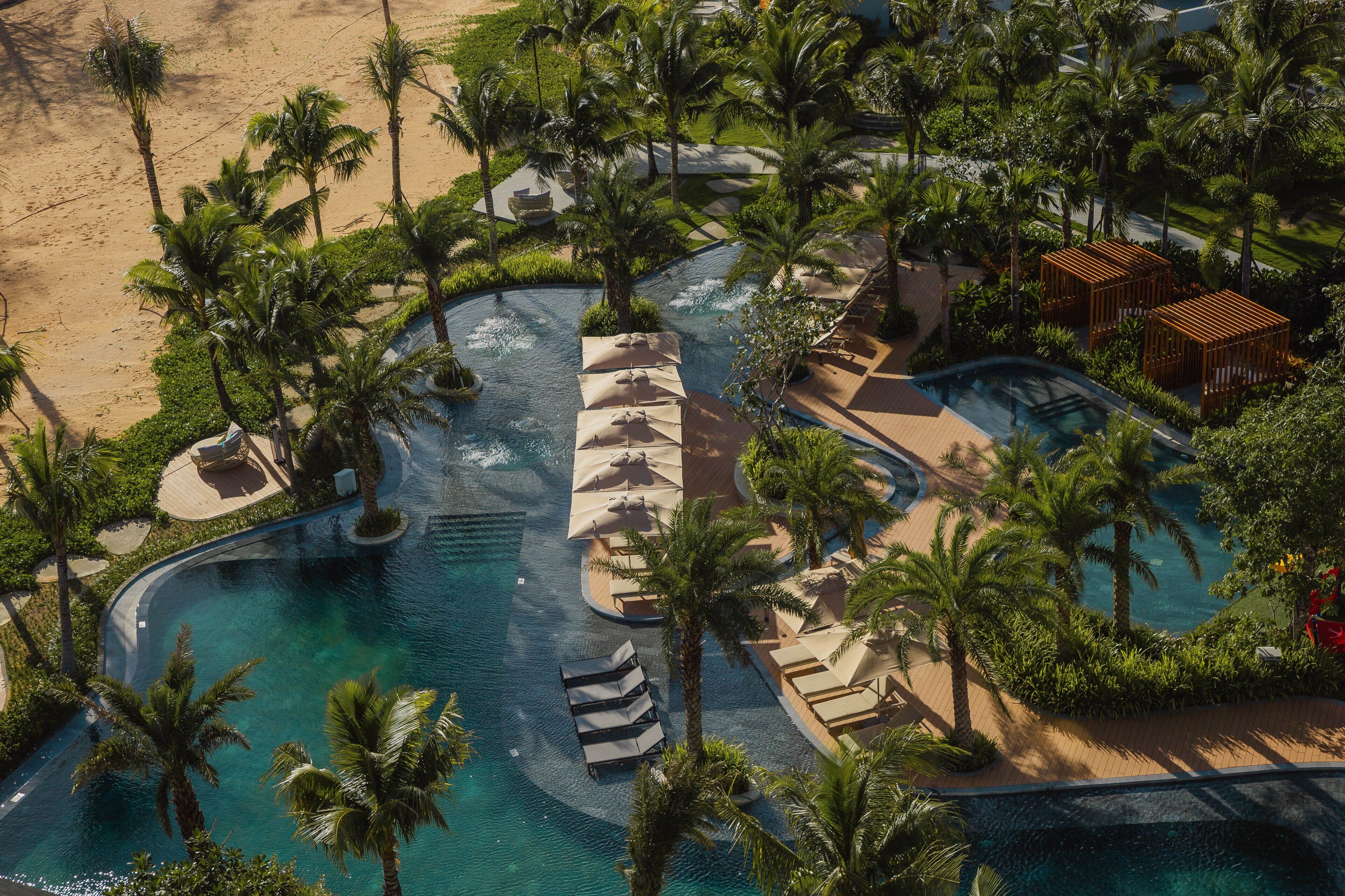 2 outdoor pools, pool umbrellas, pool loungers