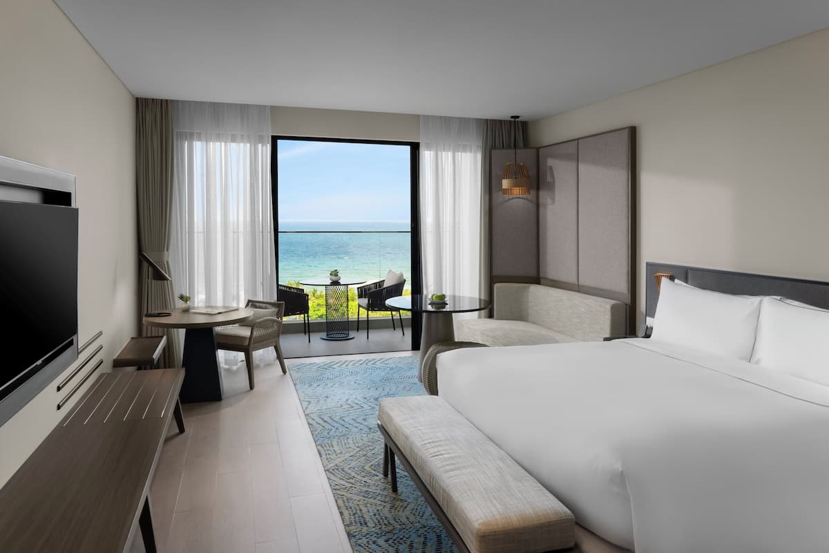 1 King Premium Oceanfront | 1 bedroom, premium bedding, memory foam beds, minibar