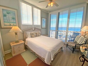 3 bedrooms, iron/ironing board, free WiFi, bed sheets - Free Beach Service! Beautiful Gulf Front Condo/The Pearl of Navarre (Navarre Beach)
