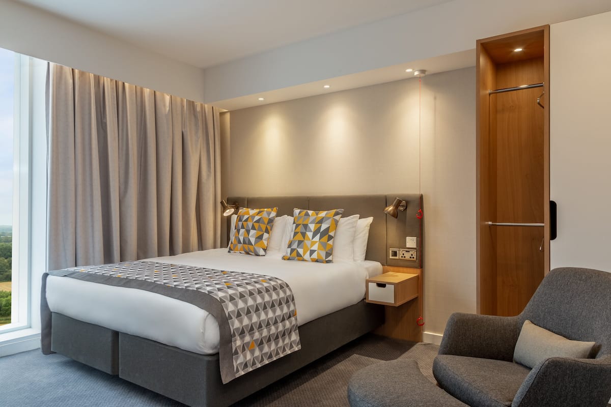 Standard Room, 1 Queen Bed, Accessible