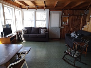 Smart TV, fireplace, DVD player, stereo - Weekly discounts avail. Get away from it all on the start of The Belgrade Lakes (Oakland)
