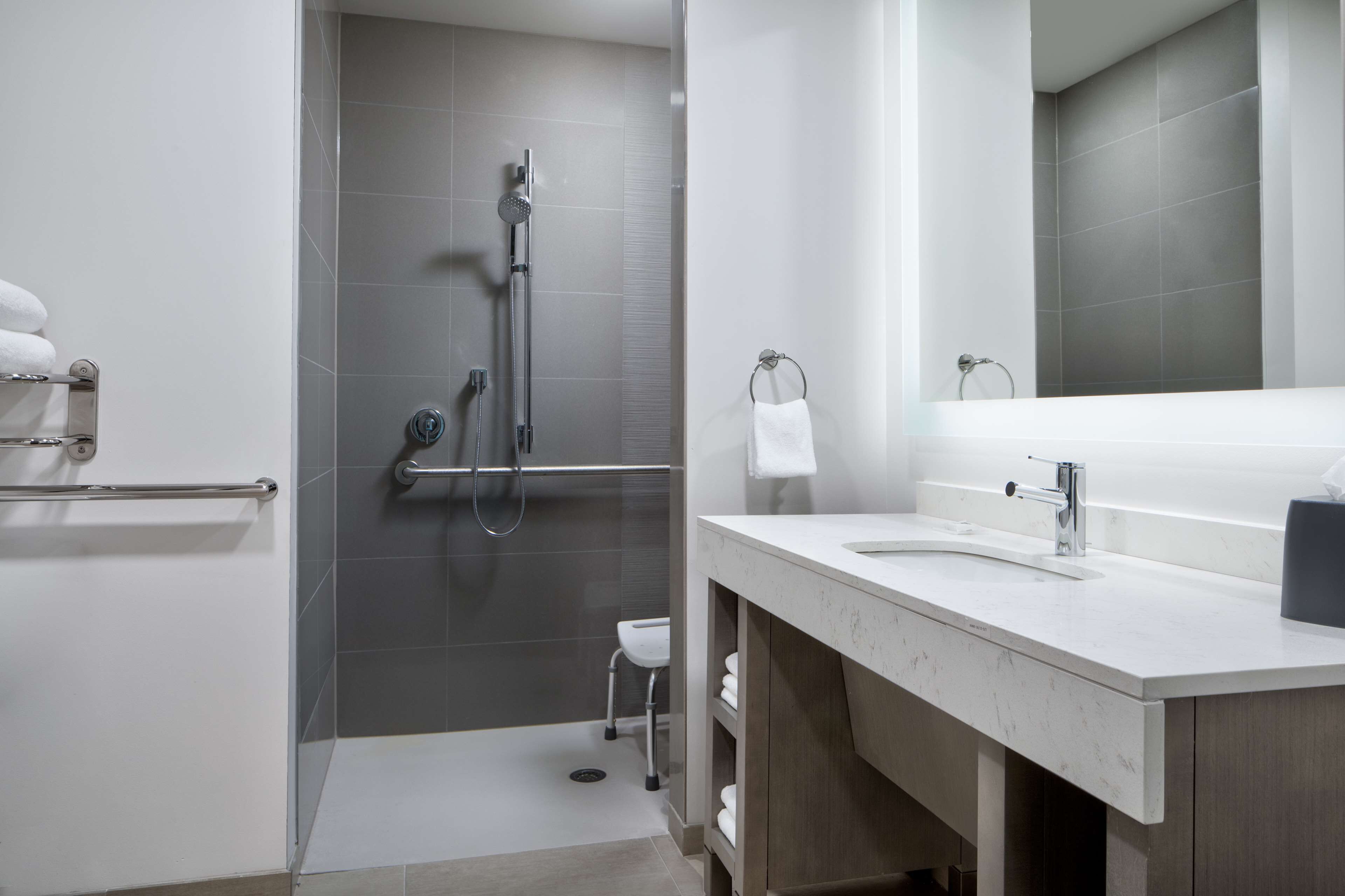 rainfall showerhead, hair dryer, towels