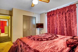 Room - Entire 3 Bedroom Luxury in Atlanta Metro with private backyard. (Duluth)