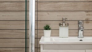 Apartment | Bathroom - Lovely Apartment near Filopappos Hill (Athens)
