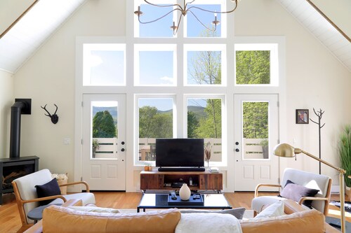 Roxbury private 3BR w/ fire-pit, sweeping Mt views- 5 wooded acres. Near Skiing!