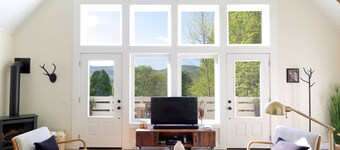 Roxbury private 3BR w/ fire-pit, sweeping Mt views- 5 wooded acres. Near Skiing!