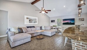 Smart TV, table tennis, offices - Westwind- Lakefront w/ Views, Boat Dock, & Kayaks (Kingsland)