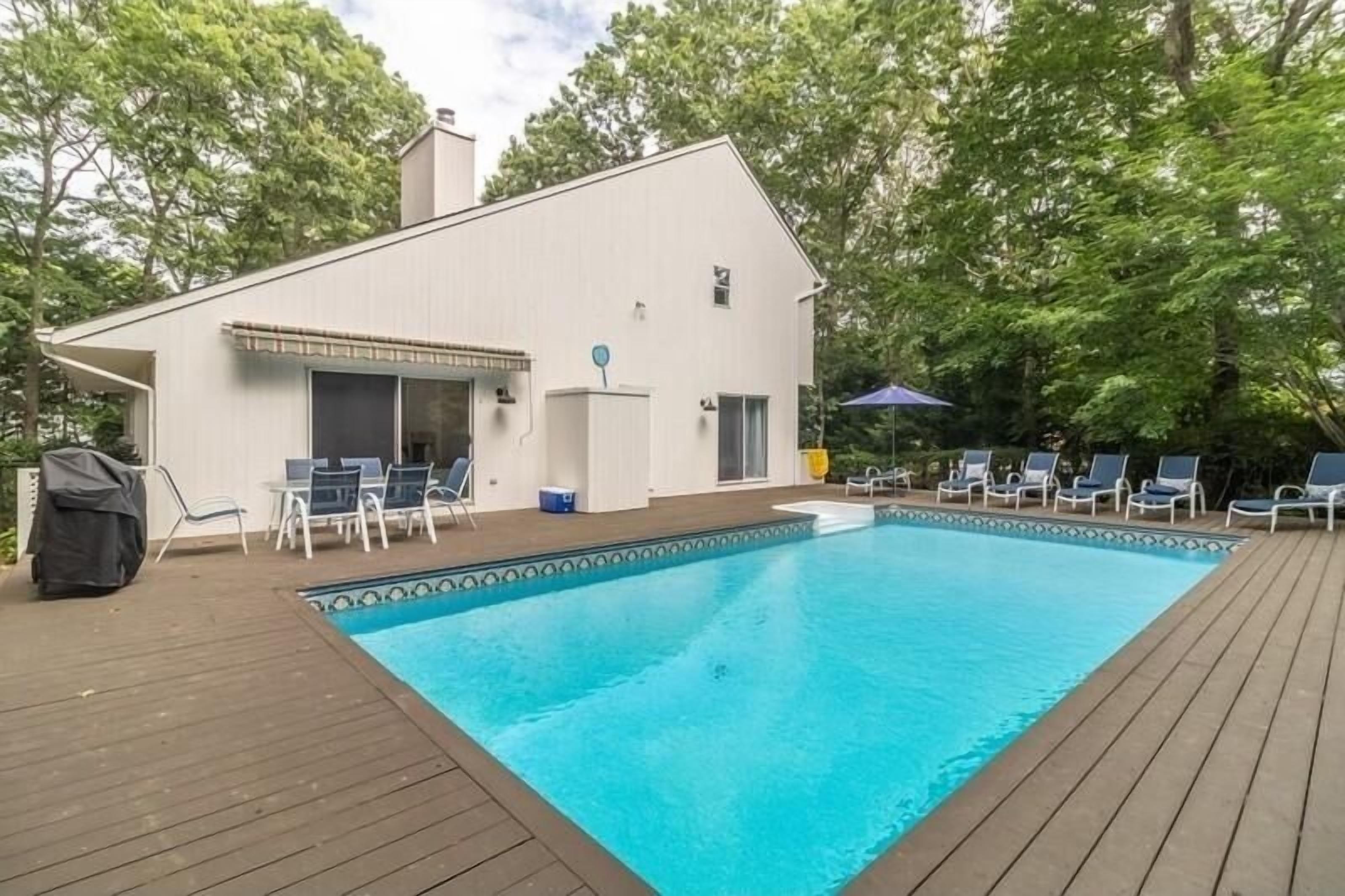 Bridgehampton Private Rd Fireplace Heated Pool Close to Beach & Town Center 3BR