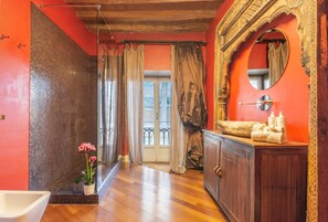 Apartment | Bathroom | Shower, hair dryer, bidet, soap