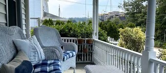 Walk To Downtown & Seaport!