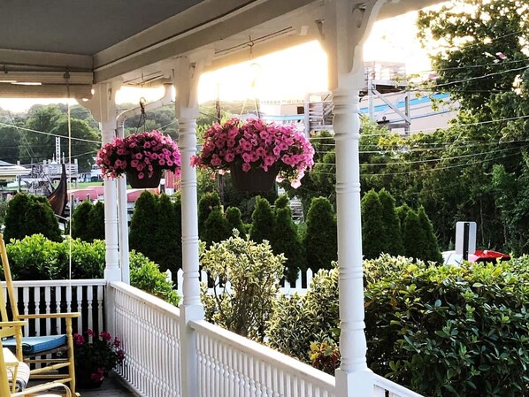 Property grounds - Walk To Downtown & Seaport! (Stonington)