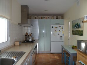 Fridge, microwave, oven, dishwasher - Villa with private pool, two porches 600 m from the beach in pinar de costa (Roche)