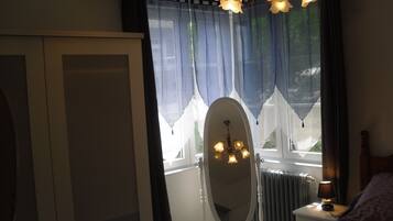 2 slaapkamers, een strijkplank/strijkijzer, wifi, beddengoed