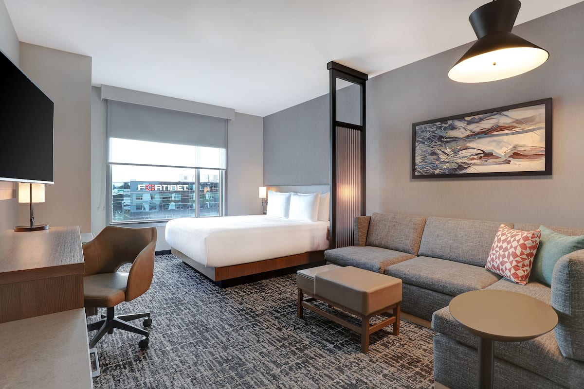 room, 1 king bed with sofa bed (high floor) | 1 bedroom, in-room safe, individually decorated, individually furnished